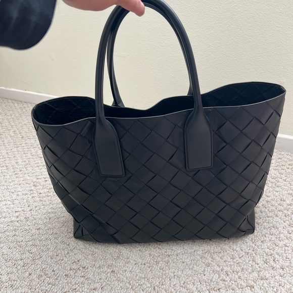 Bottega Veneta Black Woven Tote - Picture 7 of 10